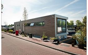 Private Guesthouse Bnb The Waterhouse Houseboat